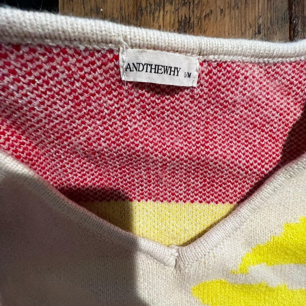 Sweater- lips - Picture 3 of 3